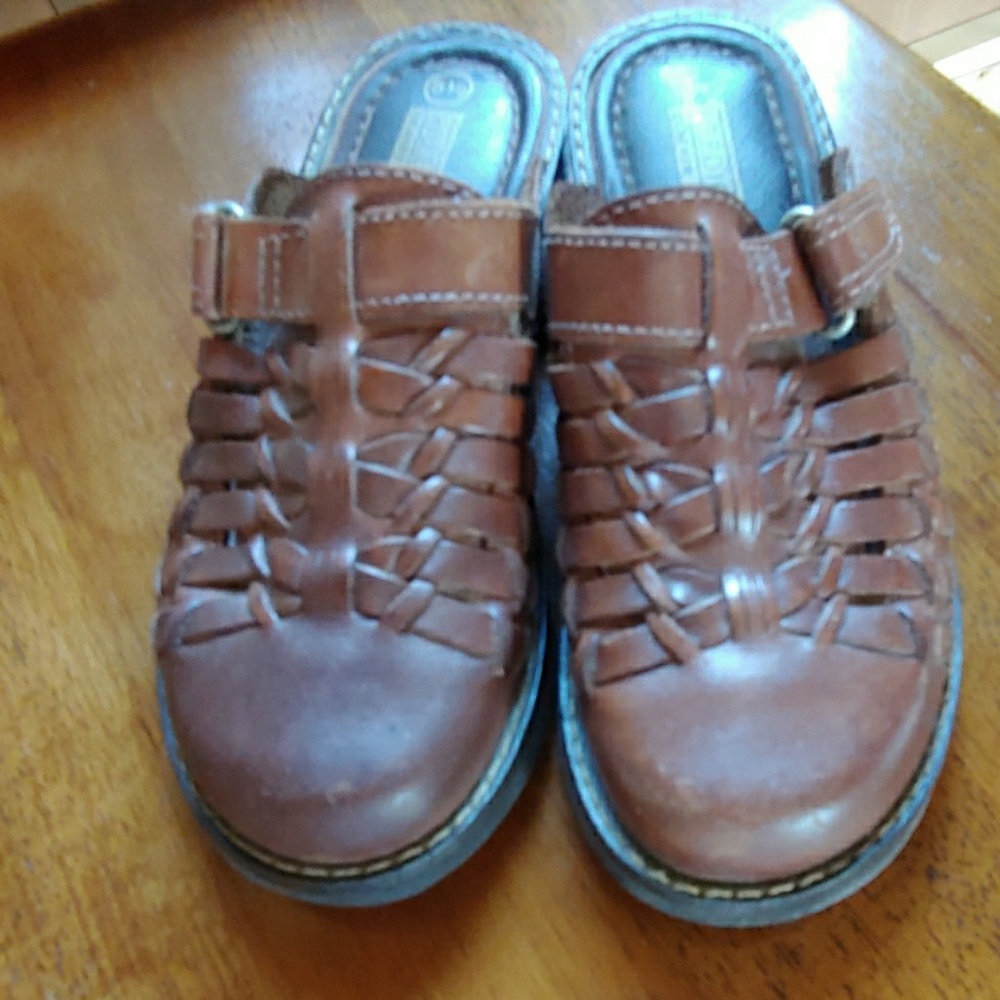 Predictions leather collection clogs